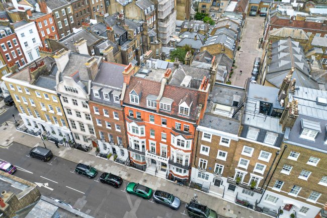 30 Queen Anne Street, London W1G 8HX 1