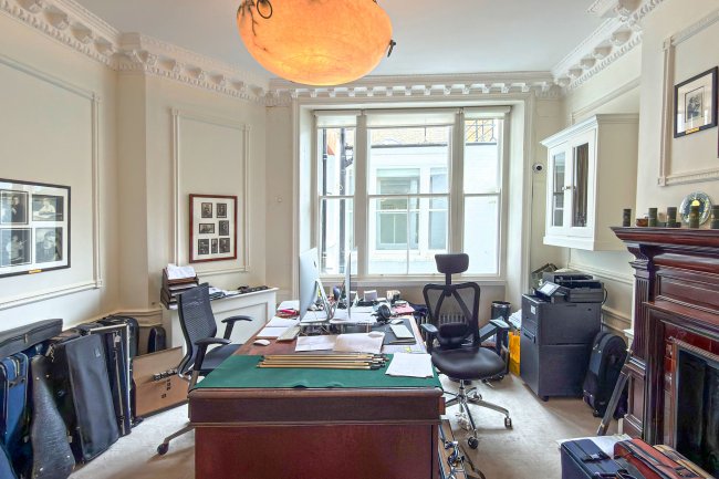 30 Queen Anne Street, London W1G 8HX 1