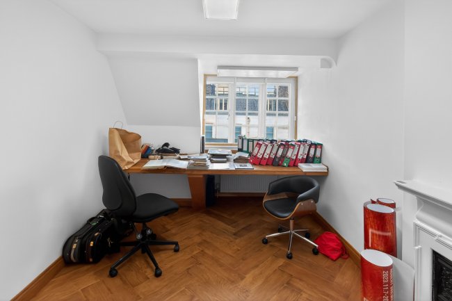 30 Queen Anne Street, London W1G 8HX 1