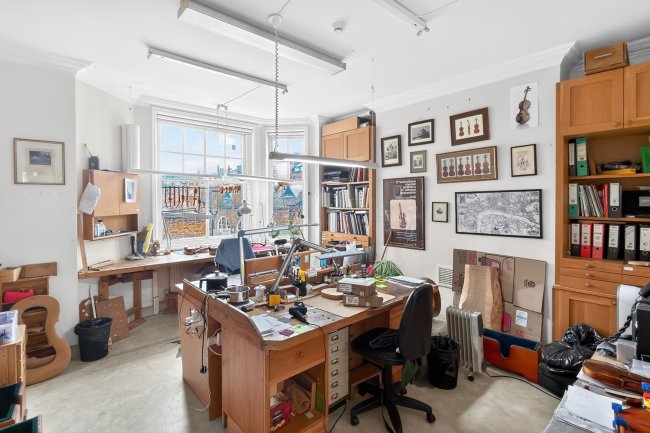 30 Queen Anne Street, London W1G 8HX 1