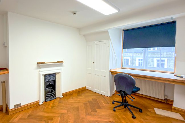 30 Queen Anne Street, London W1G 8HX 1