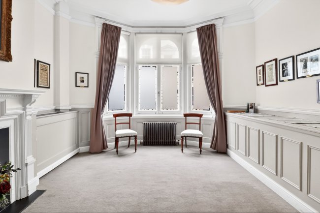 30 Queen Anne Street, London W1G 8HX 1
