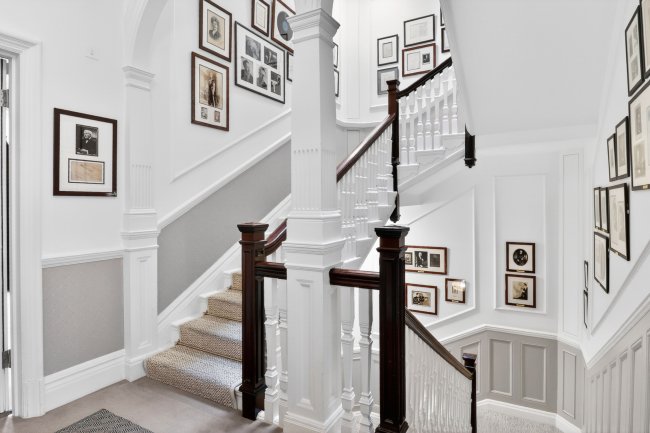 30 Queen Anne Street, London W1G 8HX 1