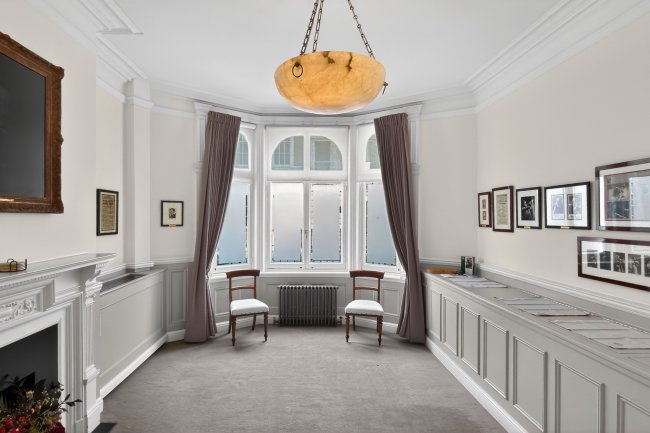 30 Queen Anne Street, London W1G 8HX 1