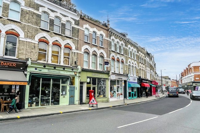 817 Fulham Road, London SW6 5HG 3