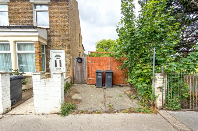 Land adjacent to 177 Winterbourne Road, Thornton Heath, CR7 7QZ 3
