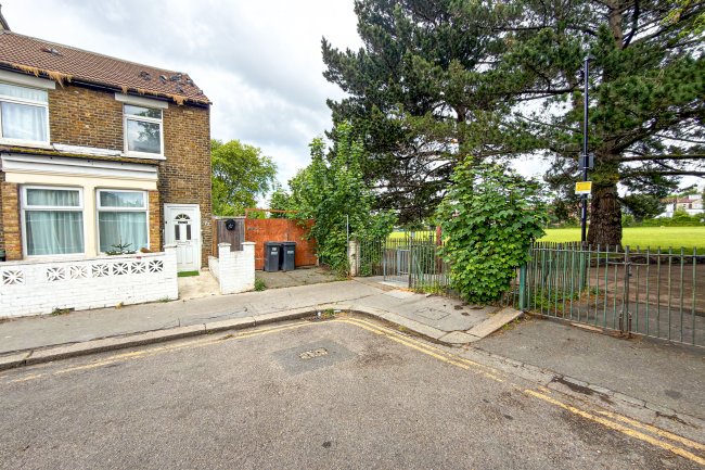 Land adjacent to 177 Winterbourne Road, Thornton Heath, CR7 7QZ 3
