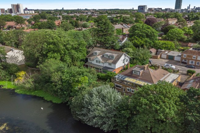 Scott Lodge, 5 Brent Road, Brentford, TW8 8BP 3