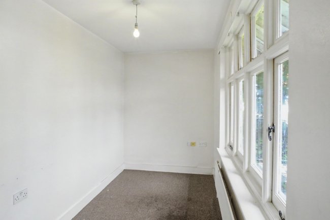 Scott Lodge, 5 Brent Road, Brentford, TW8 8BP 3