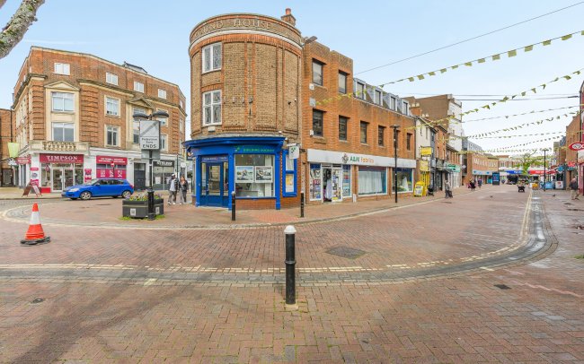 1-5 High Street, Aylesbury, Buckinghamshire HP20 1SH 1