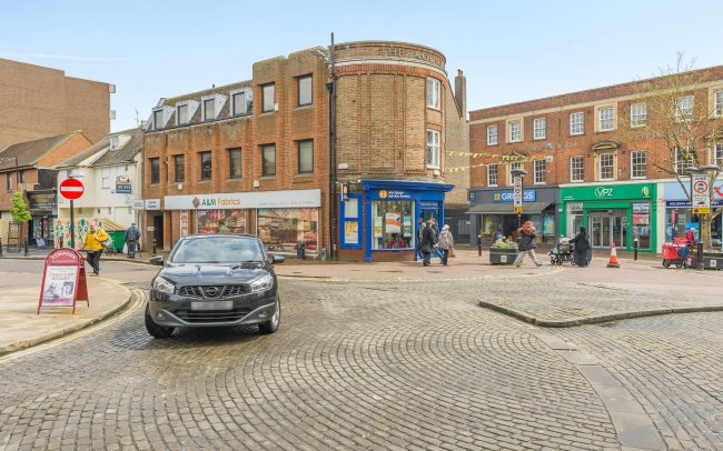 1-5 High Street, Aylesbury, Buckinghamshire HP20 1SH 1