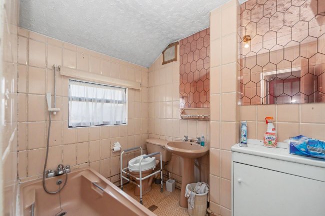 38 Myrtle Road, Dartford, Kent DA1 2RJ 10