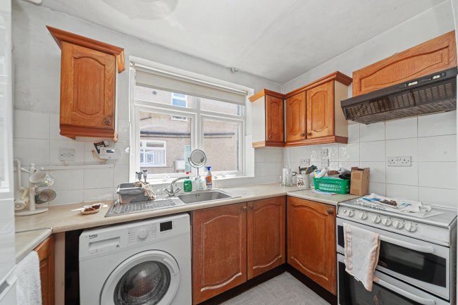 38 Myrtle Road, Dartford, Kent DA1 2RJ 10