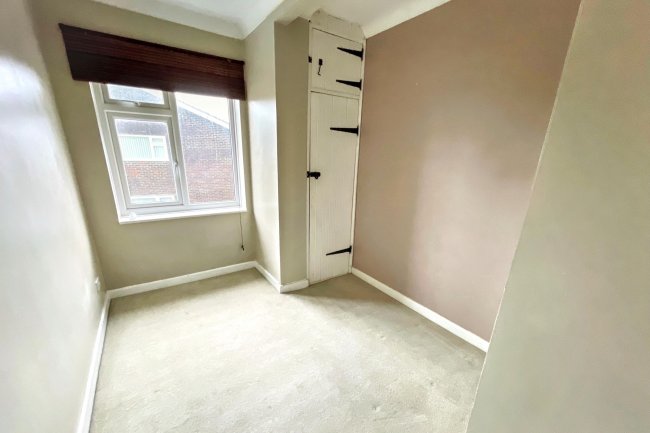 6 Rostrevor Court, 96 Sandown Road, Sandown PO36 9JX 7