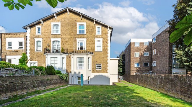 Flat 5, 16 The Grove, Isleworth, TW7 4JZ 9