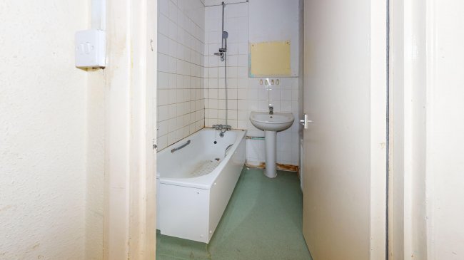 Flat 1, 92 Bollo Lane, Chiswick, London, W4 5LX 4
