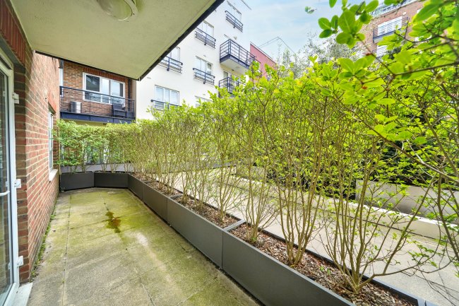 Flat 1, Bramber House, Royal Quarter, Kingston upon Thames KT2 5BU 8