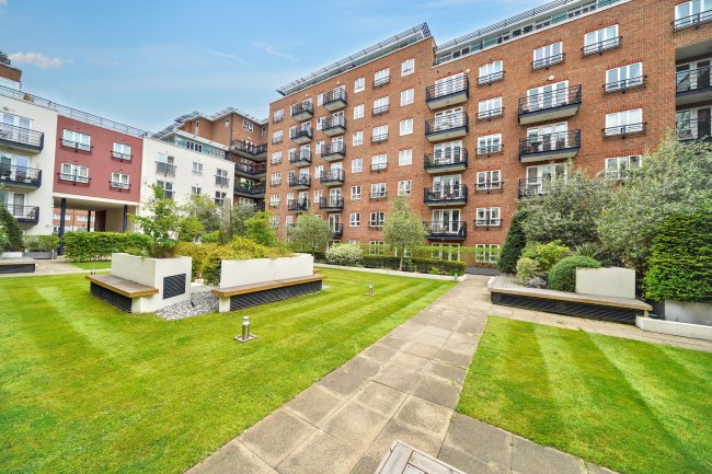 Flat 1, Bramber House, Royal Quarter, Kingston upon Thames KT2 5BU 8