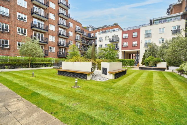 Flat 1, Bramber House, Royal Quarter, Kingston upon Thames KT2 5BU 8