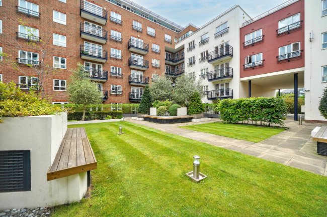 Flat 1, Bramber House, Royal Quarter, Kingston upon Thames KT2 5BU 8