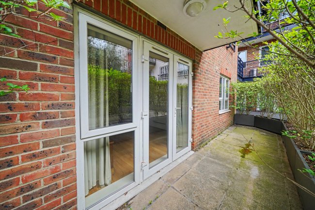 Flat 1, Bramber House, Royal Quarter, Kingston upon Thames KT2 5BU 8