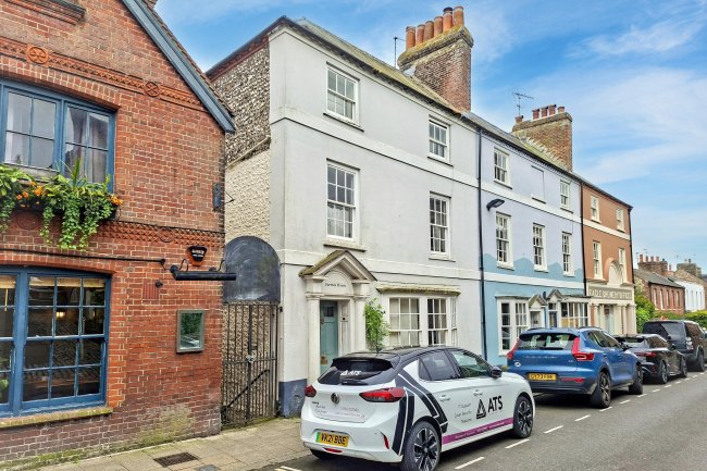 Garrick House, 43 Tarrant Street, Arundel, BN18 9DJ 5
