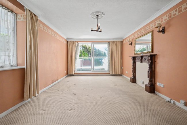 Flat 1, Forest House, 1 Russell Cotes Road, Bournemouth, BH1 3UA 2