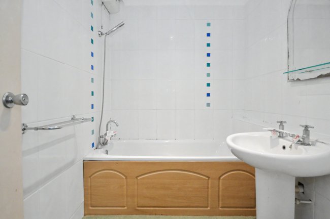 Flat 1, Forest House, 1 Russell Cotes Road, Bournemouth, BH1 3UA 2