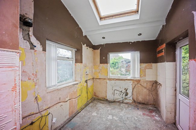 2 Dundalk Road, Widnes, Cheshire, WA8 8DE 9