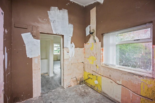 2 Dundalk Road, Widnes, Cheshire, WA8 8DE 9