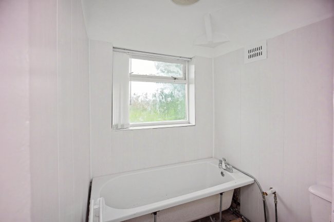 2 Dundalk Road, Widnes, Cheshire, WA8 8DE 9