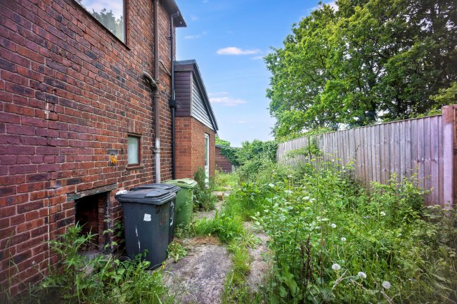 2 Dundalk Road, Widnes, Cheshire, WA8 8DE 9