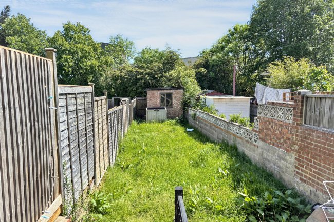 29 Garland Road, Harwich, Essex, CO12 4PB 2