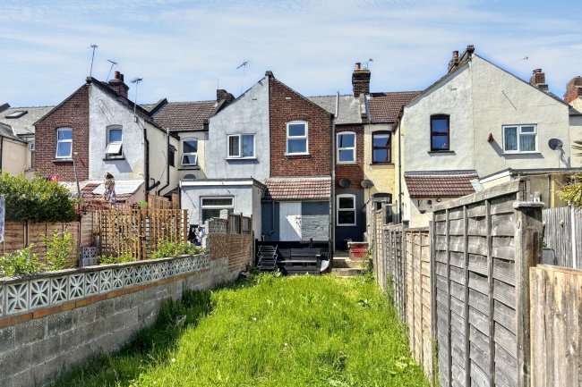 29 Garland Road, Harwich, Essex, CO12 4PB 2