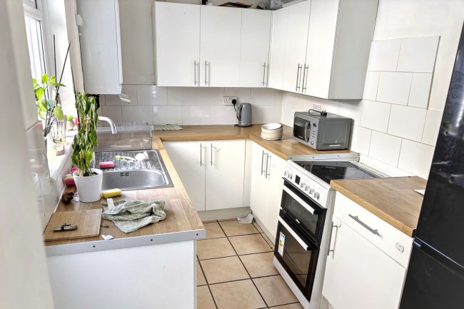 29 Garland Road, Harwich, Essex, CO12 4PB 2