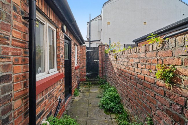 6 Montrose Avenue, Wallasey, Merseyside, CH44 7BT 8