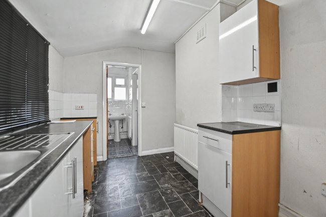 Flat B, 130 Poplar Road, Herne Hill, London, SE24 0BP 3