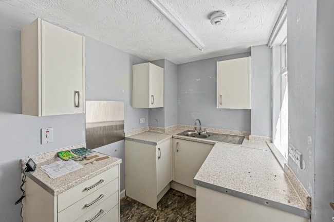 23 The Causeway, Chippenham, Wiltshire, SN15 3DB 9