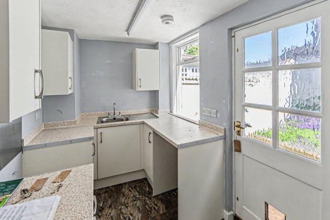 23 The Causeway, Chippenham, Wiltshire, SN15 3DB 9