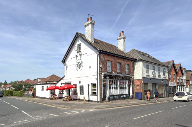 Royal Oak, 68 High St, Caterham CR3 5UB 4