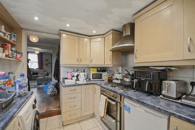 15 Ely Road, Littleport, Ely, Cambridgeshire, CB6 1HG 9