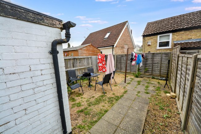 15 Ely Road, Littleport, Ely, Cambridgeshire, CB6 1HG 9