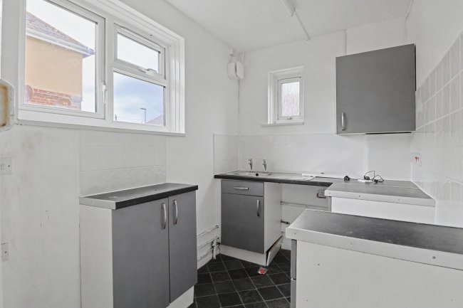 39 & 39A Hereford Road, Weymouth DT4 0QB 6