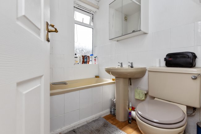 21 Swakeleys Road, Ickenham, Uxbridge UB10 8DF 5