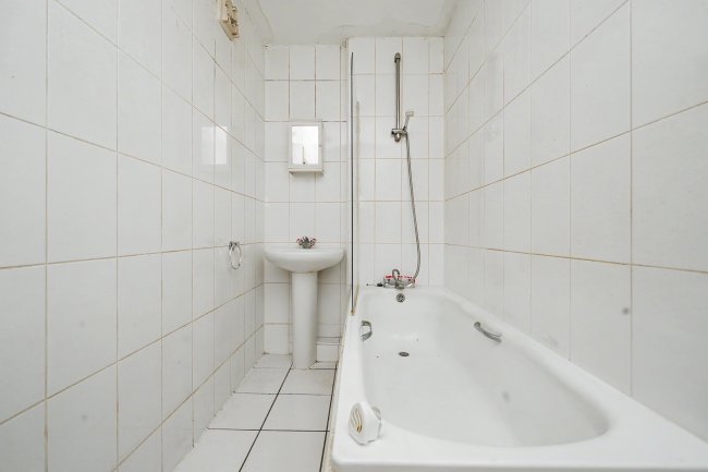 Flat 5, Lapidge House, 5 Coombe Road, Kingston upon Thames, Surrey, KT2 7AB 8