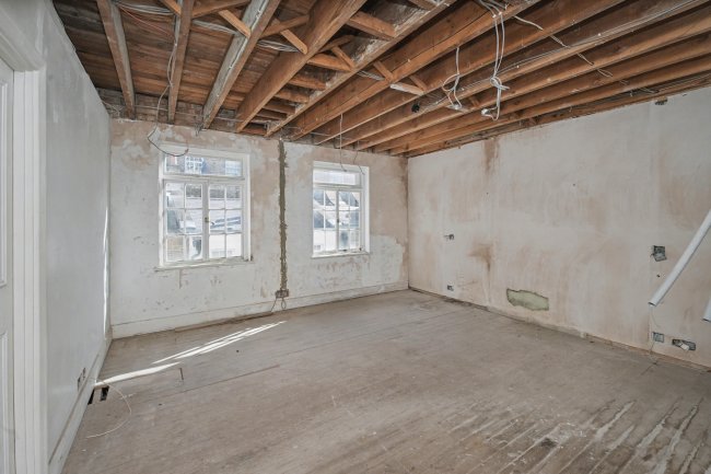 39 Eaton Mews South, Belgravia, London, SW1W 9HR 7