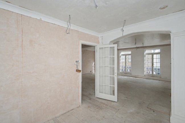 39 Eaton Mews South, Belgravia, London, SW1W 9HR 7