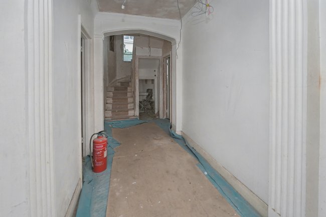 39 Eaton Mews South, Belgravia, London, SW1W 9HR 7