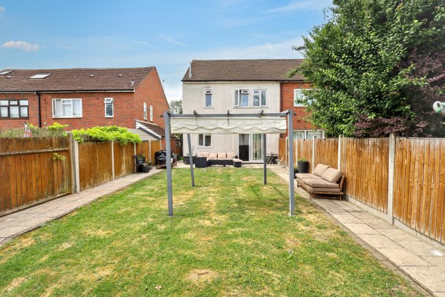 15 Jessel Drive, Loughton, Essex, IG10 2EX 6