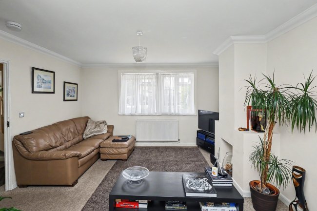 15 Jessel Drive, Loughton, Essex, IG10 2EX 6
